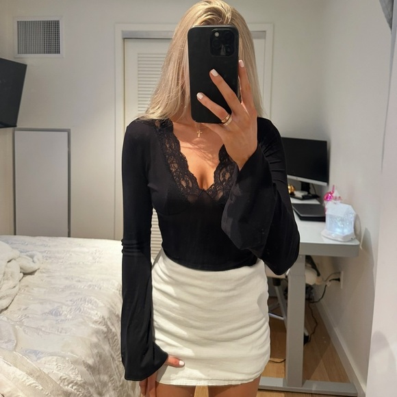 Amazon Tops - Black Lace V-Neck Long Sleeve Top